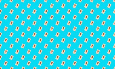 Farklı aksesuarlara sahip renkli arkaplan