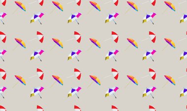 Farklı aksesuarlara sahip renkli arkaplan