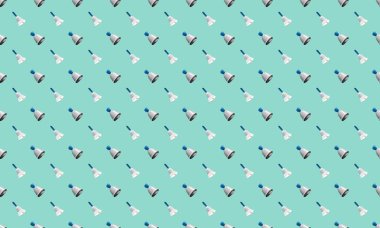 Farklı aksesuarlara sahip renkli arkaplan