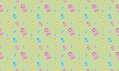 Farklı aksesuarlara sahip renkli arkaplan