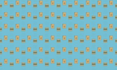 Farklı aksesuarlara sahip renkli arkaplan