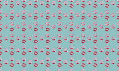 Farklı aksesuarlara sahip renkli arkaplan