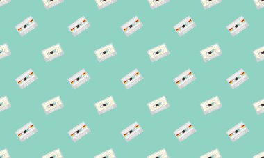 Farklı aksesuarlara sahip renkli arkaplan