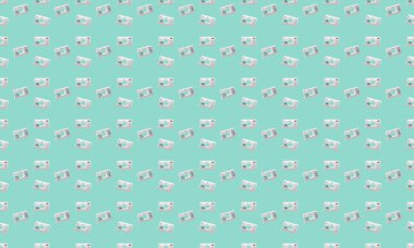 Farklı aksesuarlara sahip renkli arkaplan