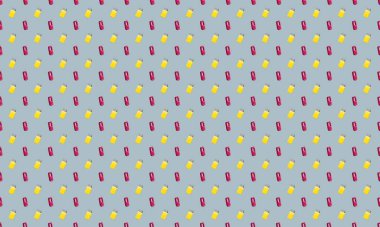 Farklı aksesuarlara sahip renkli arkaplan