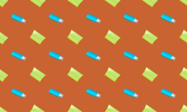 Farklı aksesuarlara sahip renkli arkaplan