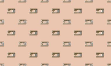 Farklı aksesuarlara sahip renkli arkaplan