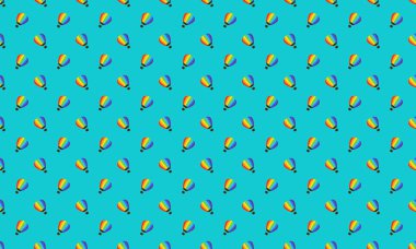 Farklı aksesuarlara sahip renkli arkaplan