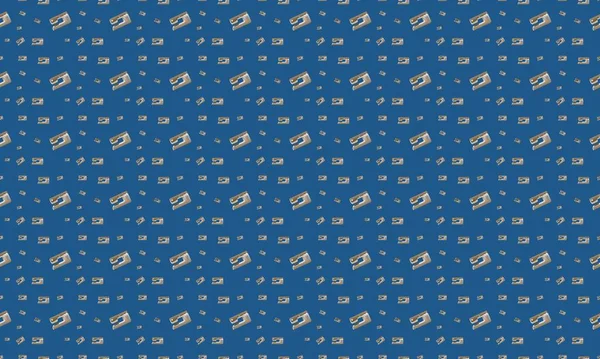 Farklı aksesuarlara sahip renkli arkaplan