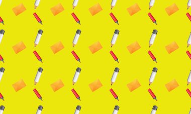 Farklı aksesuarlara sahip renkli arkaplan