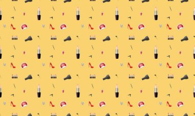 Farklı aksesuarlara sahip renkli arkaplan