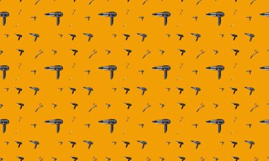 Farklı aksesuarlara sahip renkli arkaplan