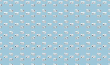 Farklı aksesuarlara sahip renkli arkaplan