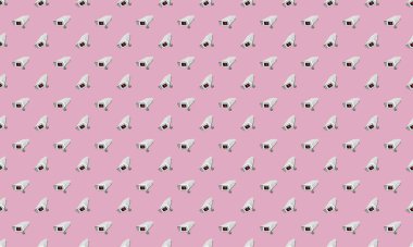 Farklı aksesuarlara sahip renkli arkaplan