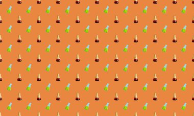 Farklı aksesuarlara sahip renkli arkaplan