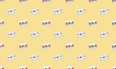 Farklı aksesuarlara sahip renkli arkaplan