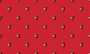 Farklı aksesuarlara sahip renkli arkaplan