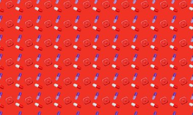 Farklı aksesuarlara sahip renkli arkaplan