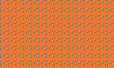 Farklı aksesuarlara sahip renkli arkaplan