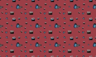 Farklı aksesuarlara sahip renkli arkaplan