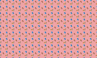 Farklı aksesuarlara sahip renkli arkaplan