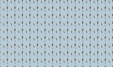 Farklı aksesuarlara sahip renkli arkaplan