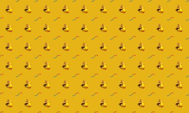 Farklı aksesuarlara sahip renkli arkaplan