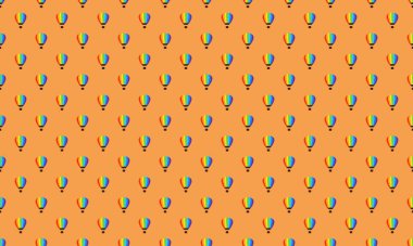 Farklı aksesuarlara sahip renkli arkaplan