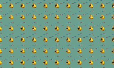 Farklı aksesuarlara sahip renkli arkaplan