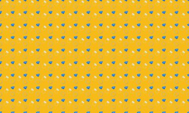 Farklı aksesuarlara sahip renkli arkaplan