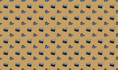 Farklı aksesuarlara sahip renkli arkaplan