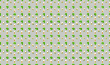 Farklı aksesuarlara sahip renkli arkaplan