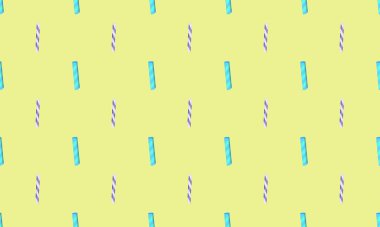 Farklı aksesuarlara sahip renkli arkaplan