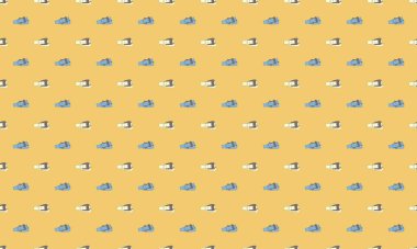 Farklı aksesuarlara sahip renkli arkaplan