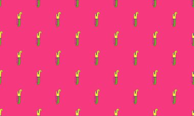 Farklı aksesuarlara sahip renkli arkaplan