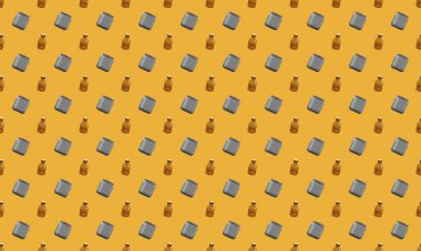 Farklı aksesuarlara sahip renkli arkaplan