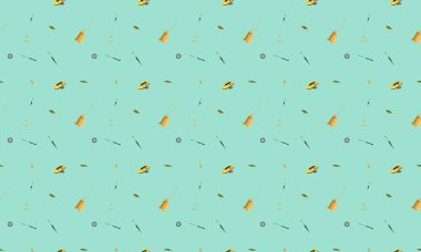 Farklı aksesuarlara sahip renkli arkaplan