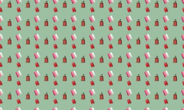 Farklı aksesuarlara sahip renkli arkaplan