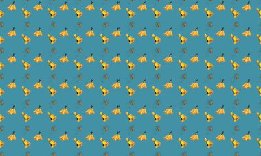 Farklı aksesuarlara sahip renkli arkaplan