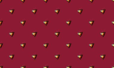 Farklı aksesuarlara sahip renkli arkaplan