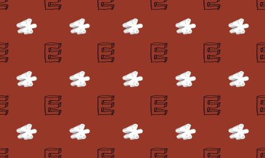 Farklı aksesuarlara sahip renkli arkaplan