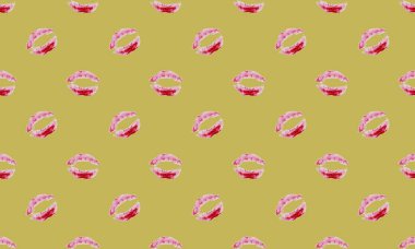 Farklı aksesuarlara sahip renkli arkaplan