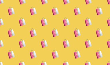 Farklı aksesuarlara sahip renkli arkaplan