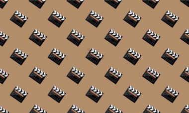 Farklı aksesuarlara sahip renkli arkaplan