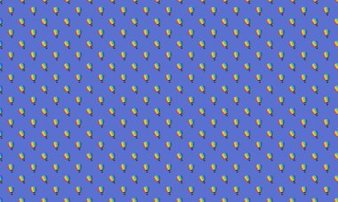 Farklı aksesuarlara sahip renkli arkaplan