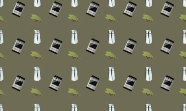 Farklı aksesuarlara sahip renkli arkaplan