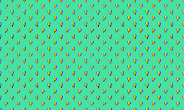 Farklı aksesuarlara sahip renkli arkaplan