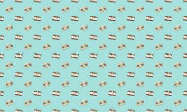 Farklı aksesuarlara sahip renkli arkaplan