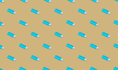 Farklı aksesuarlara sahip renkli arkaplan