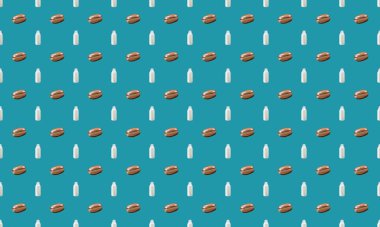 Farklı aksesuarlara sahip renkli arkaplan